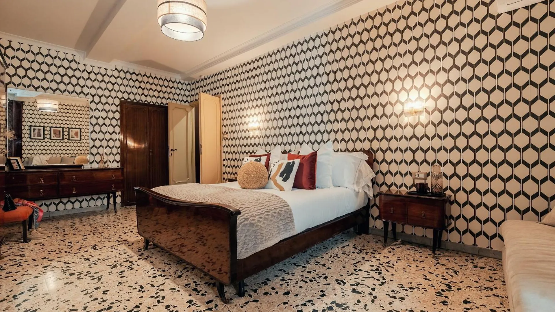 Celeste Suite Reginella Rome 0*,